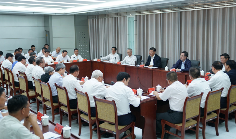 8月19日至22日，中共中央總書記、國家主席、中央軍委主席習(xí)近平在甘肅考察。這是19日下午，習(xí)近平在敦煌研究院同有關(guān)專家、學(xué)者和文化單位代表座談并發(fā)表重要講話。