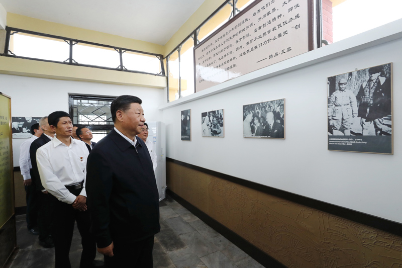 8月19日至22日，中共中央總書記、國家主席、中央軍委主席習(xí)近平在甘肅考察。這是20日下午，習(xí)近平在張掖市山丹培黎學(xué)校參觀學(xué)校創(chuàng)辦人路易·艾黎故居。