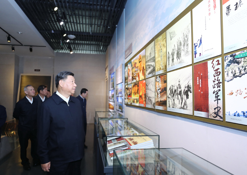 8月19日至22日，中共中央總書記、國家主席、中央軍委主席習(xí)近平在甘肅考察。這是20日上午，習(xí)近平在張掖市高臺縣參觀中國工農(nóng)紅軍西路軍紀念館。