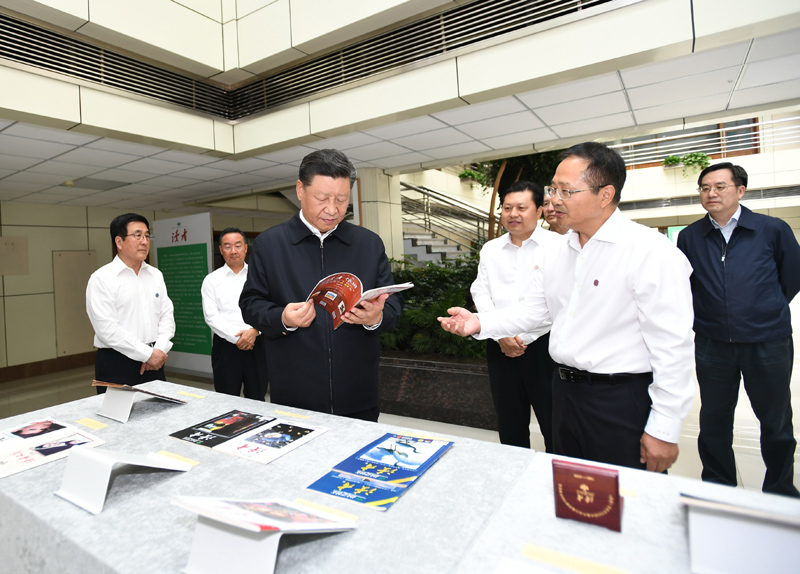 8月19日至22日，中共中央總書記、國家主席、中央軍委主席習(xí)近平在甘肅考察。這是21日下午，習(xí)近平在讀者出版集團有限公司考察。